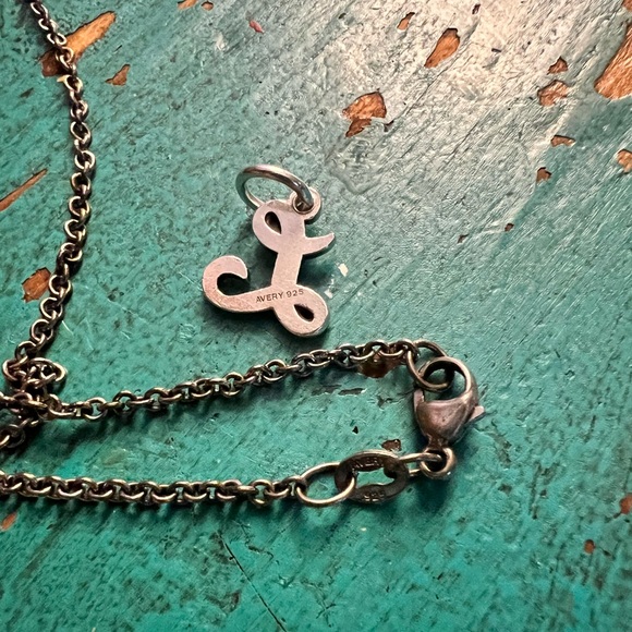 James Avery Small Script L & 18” Cable Chain! - Picture 4 of 7